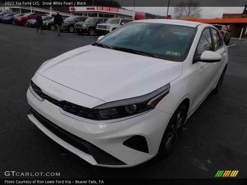 Snow White Pearl / Black 2022 Kia Forte LXS