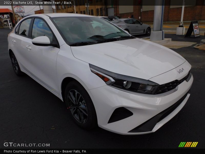 Front 3/4 View of 2022 Forte LXS