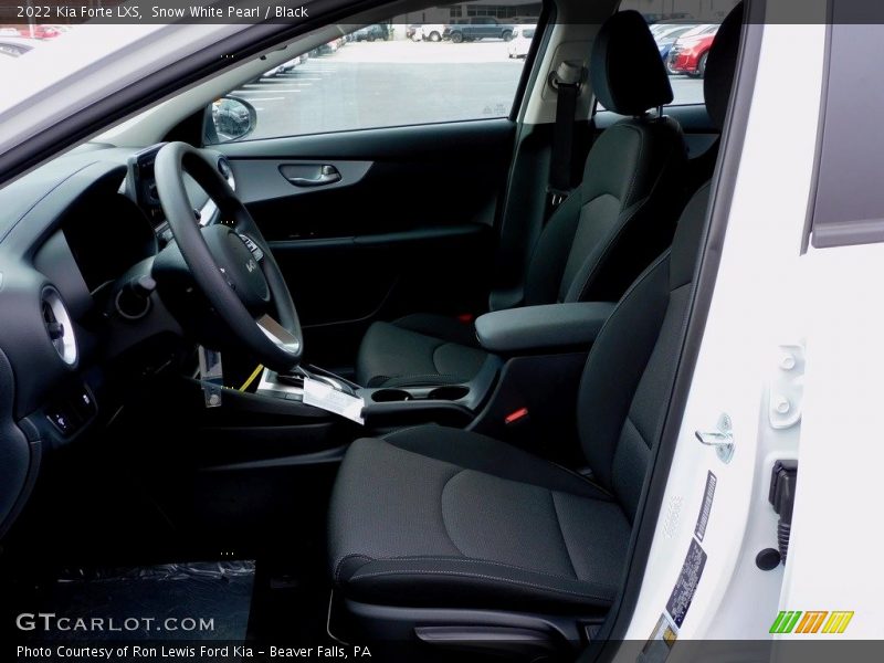 Snow White Pearl / Black 2022 Kia Forte LXS