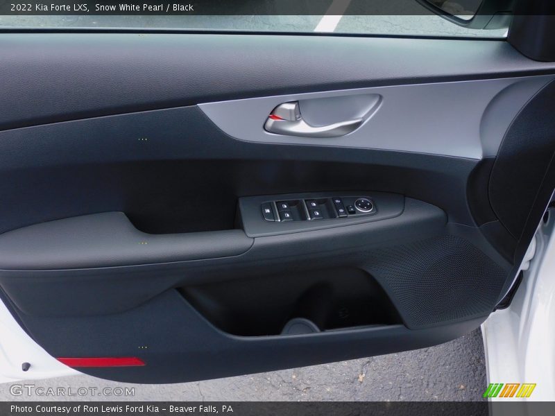 Snow White Pearl / Black 2022 Kia Forte LXS