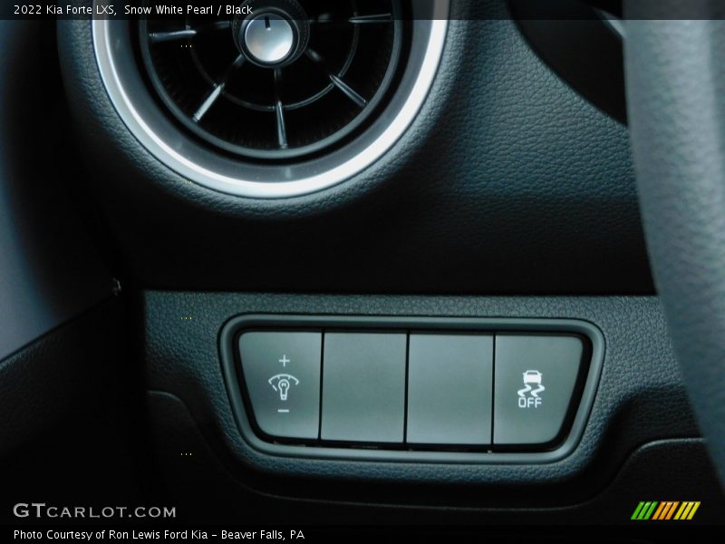 Snow White Pearl / Black 2022 Kia Forte LXS