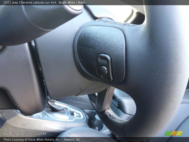 Bright White / Black 2021 Jeep Cherokee Latitude Lux 4x4