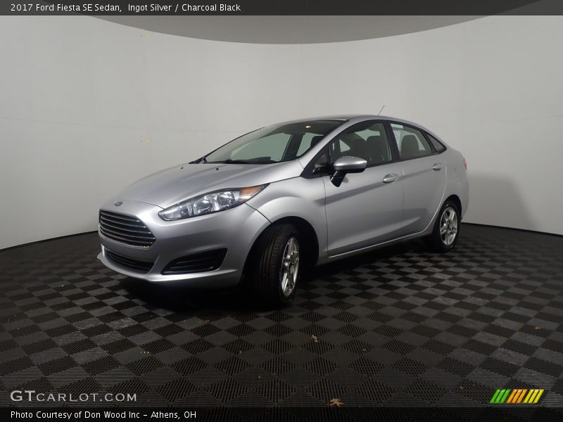 Ingot Silver / Charcoal Black 2017 Ford Fiesta SE Sedan