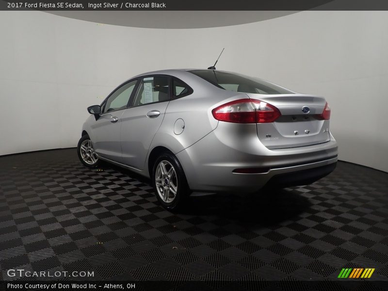 Ingot Silver / Charcoal Black 2017 Ford Fiesta SE Sedan