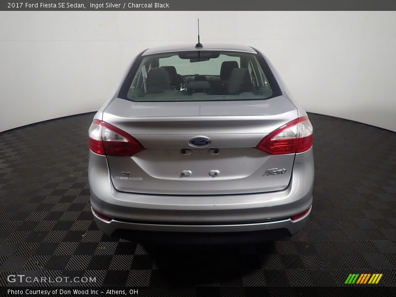 Ingot Silver / Charcoal Black 2017 Ford Fiesta SE Sedan