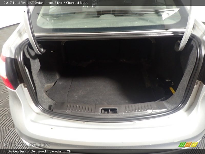 Ingot Silver / Charcoal Black 2017 Ford Fiesta SE Sedan