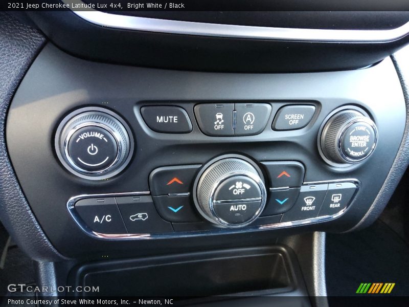 Bright White / Black 2021 Jeep Cherokee Latitude Lux 4x4