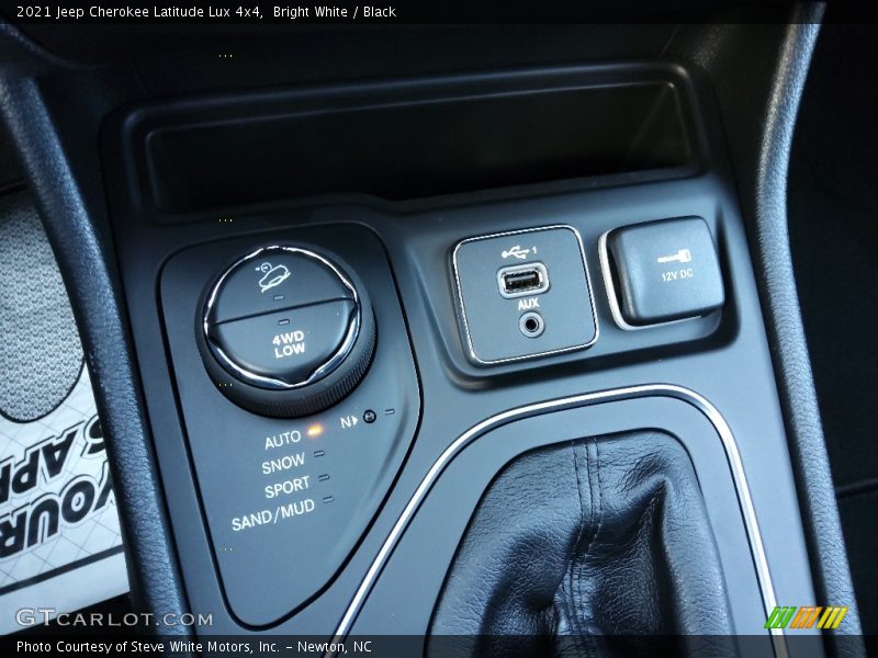 Bright White / Black 2021 Jeep Cherokee Latitude Lux 4x4