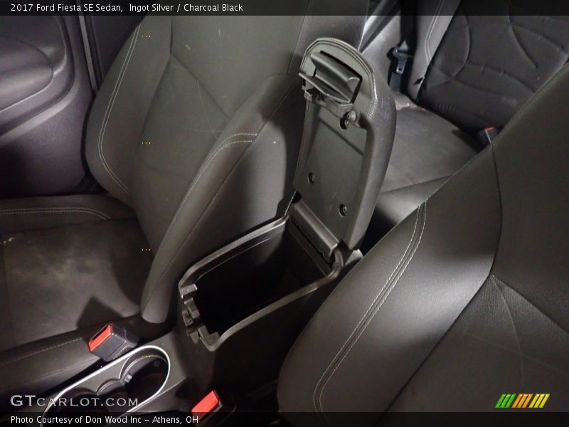 Ingot Silver / Charcoal Black 2017 Ford Fiesta SE Sedan