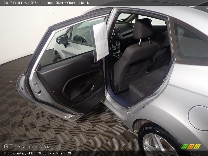 Ingot Silver / Charcoal Black 2017 Ford Fiesta SE Sedan