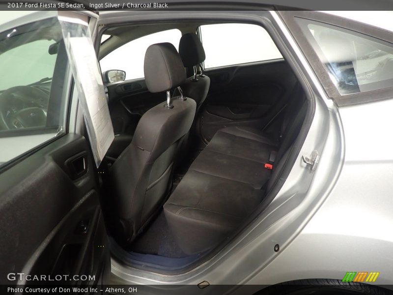 Ingot Silver / Charcoal Black 2017 Ford Fiesta SE Sedan