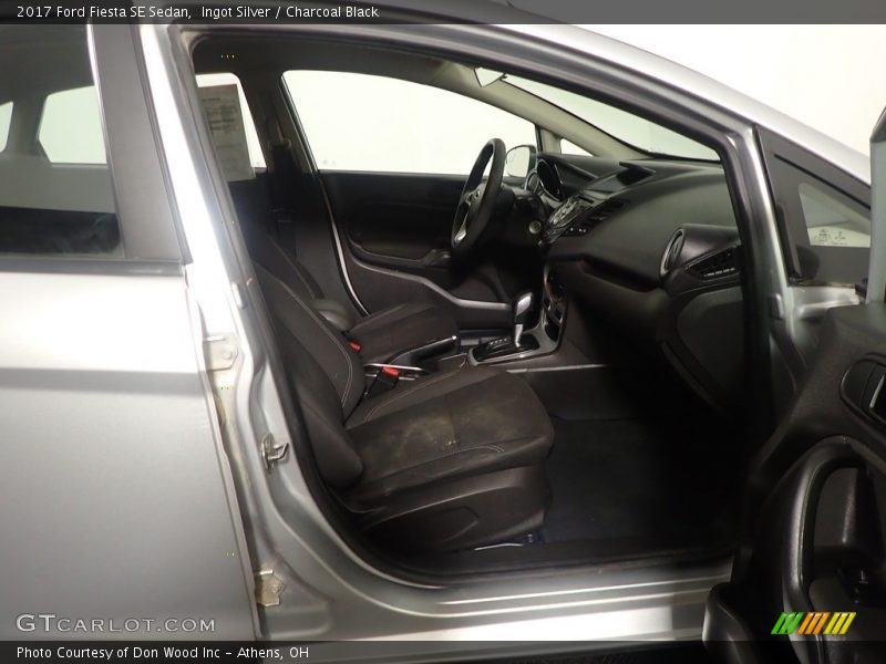 Ingot Silver / Charcoal Black 2017 Ford Fiesta SE Sedan
