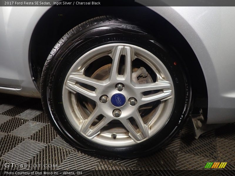 Ingot Silver / Charcoal Black 2017 Ford Fiesta SE Sedan