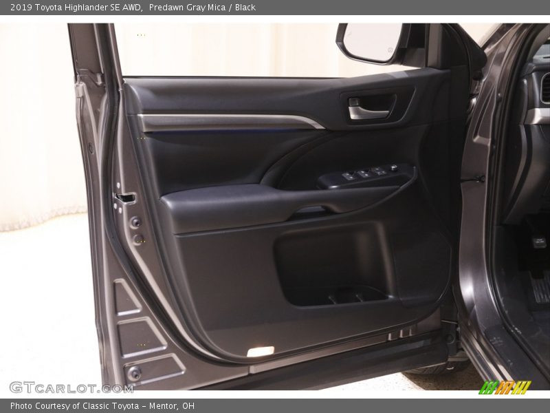 Predawn Gray Mica / Black 2019 Toyota Highlander SE AWD