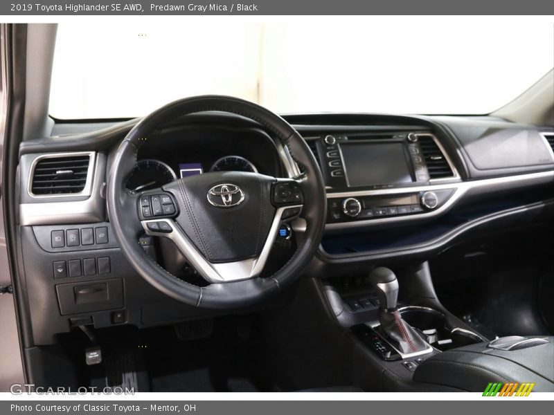 Predawn Gray Mica / Black 2019 Toyota Highlander SE AWD