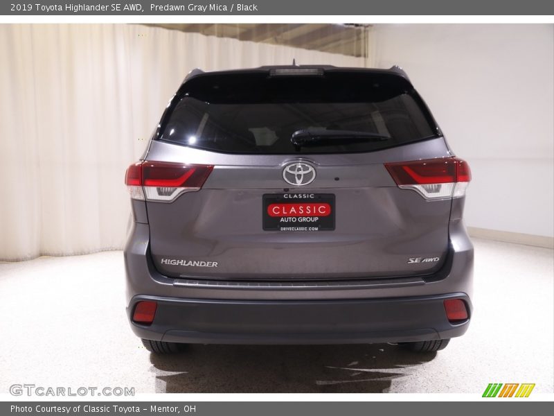 Predawn Gray Mica / Black 2019 Toyota Highlander SE AWD