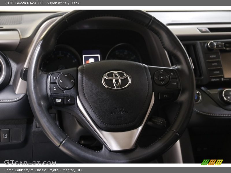 Super White / Black 2018 Toyota RAV4 XLE