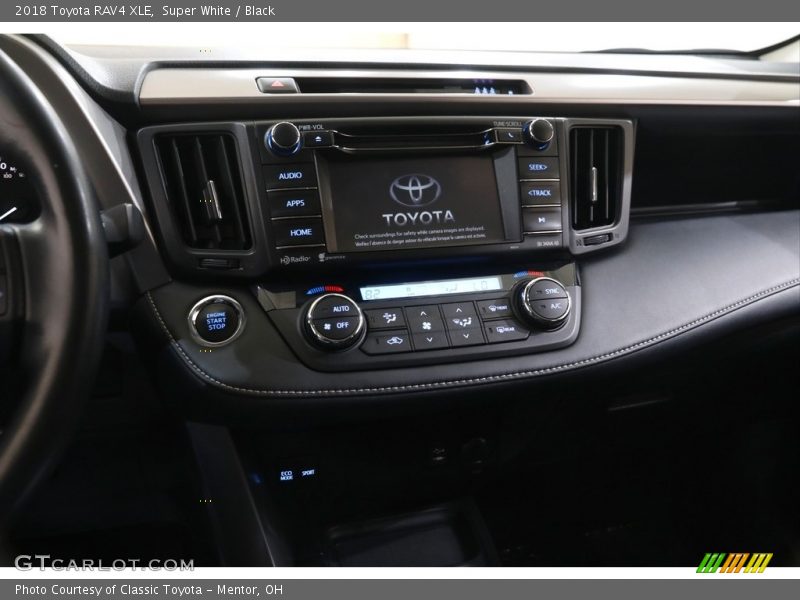 Super White / Black 2018 Toyota RAV4 XLE