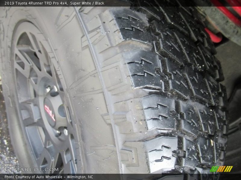 Super White / Black 2019 Toyota 4Runner TRD Pro 4x4