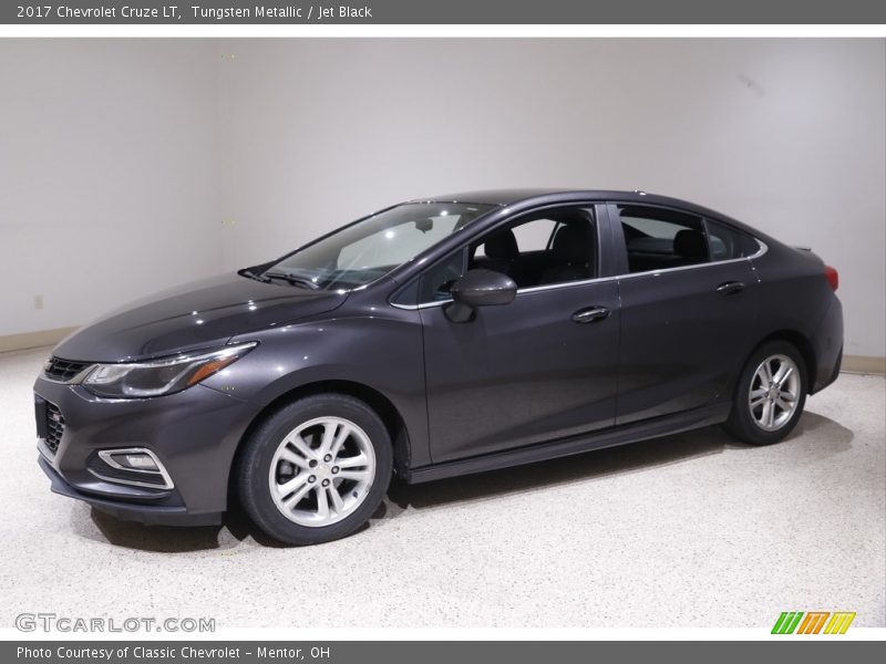 Front 3/4 View of 2017 Cruze LT