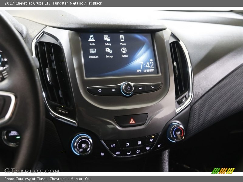 Controls of 2017 Cruze LT