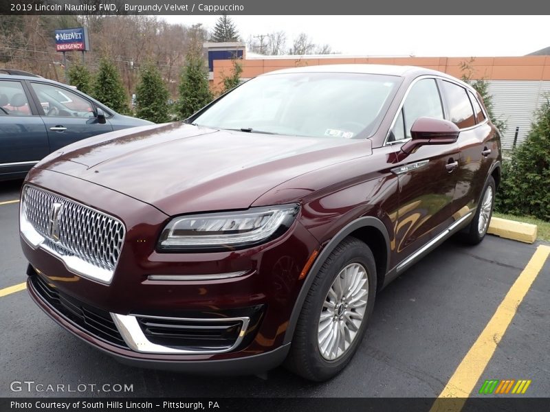 Front 3/4 View of 2019 Nautilus FWD