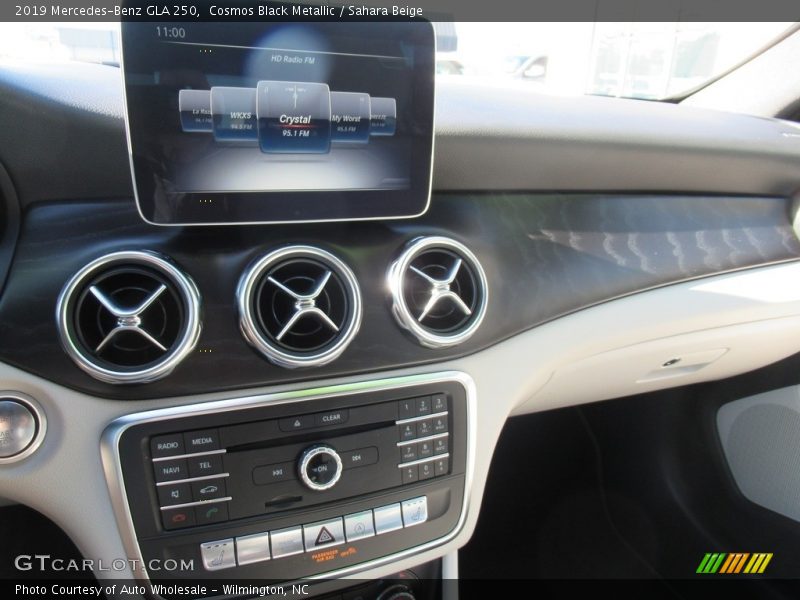 Cosmos Black Metallic / Sahara Beige 2019 Mercedes-Benz GLA 250