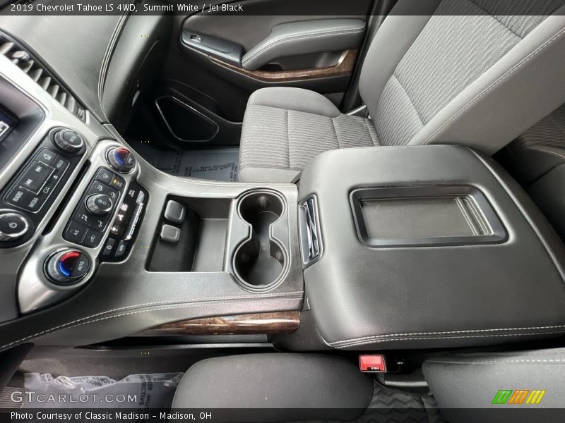 Summit White / Jet Black 2019 Chevrolet Tahoe LS 4WD