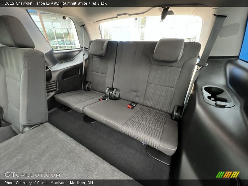 Summit White / Jet Black 2019 Chevrolet Tahoe LS 4WD