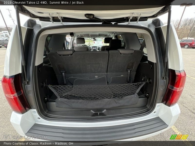 Summit White / Jet Black 2019 Chevrolet Tahoe LS 4WD