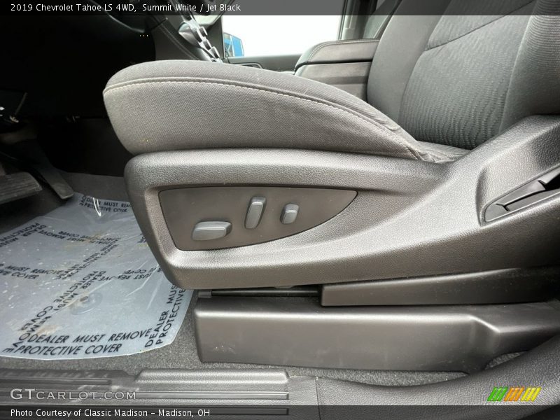 Summit White / Jet Black 2019 Chevrolet Tahoe LS 4WD