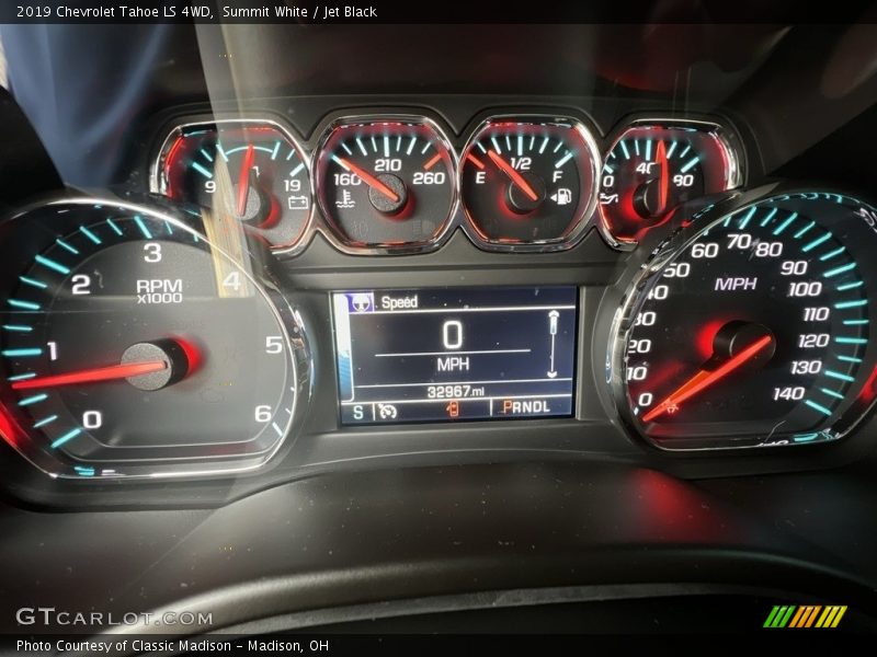 Summit White / Jet Black 2019 Chevrolet Tahoe LS 4WD