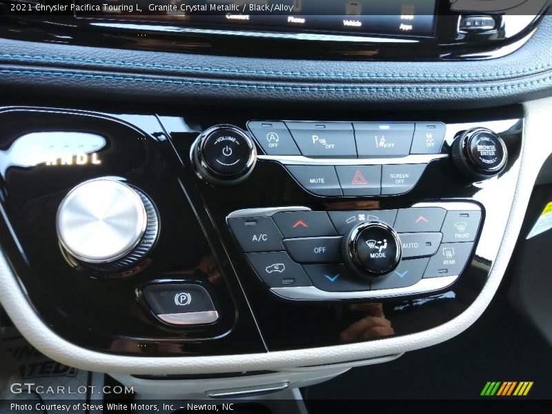 Granite Crystal Metallic / Black/Alloy 2021 Chrysler Pacifica Touring L