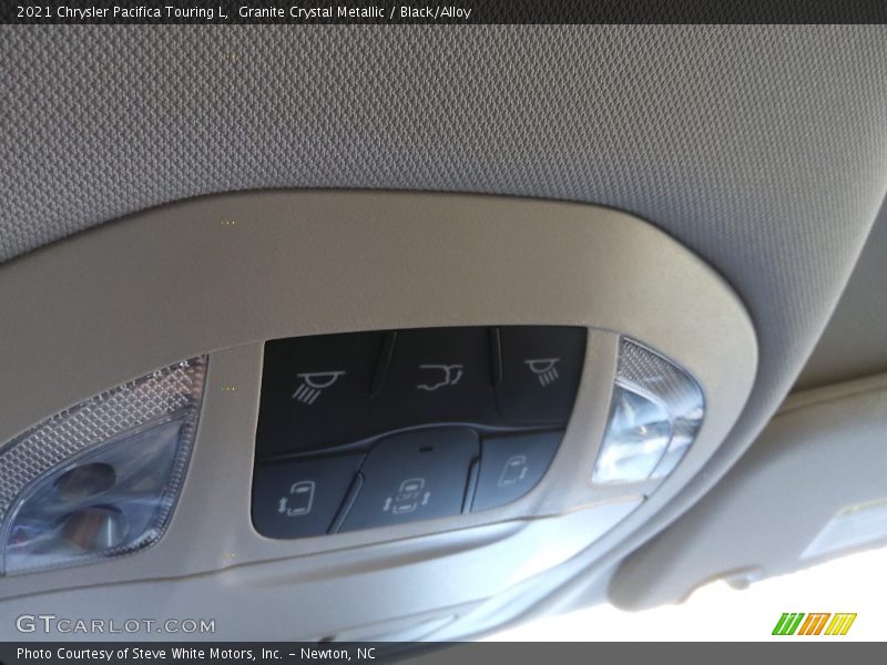 Granite Crystal Metallic / Black/Alloy 2021 Chrysler Pacifica Touring L