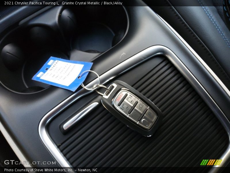 Granite Crystal Metallic / Black/Alloy 2021 Chrysler Pacifica Touring L
