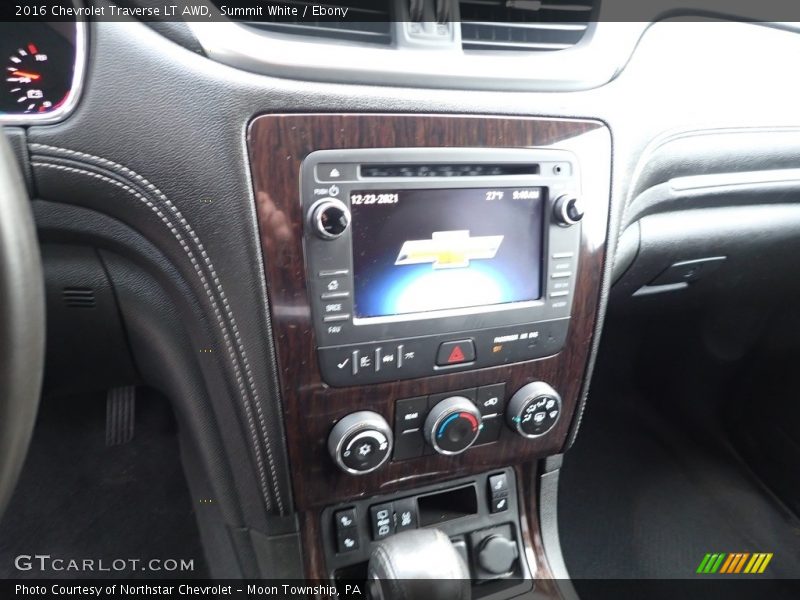 Summit White / Ebony 2016 Chevrolet Traverse LT AWD