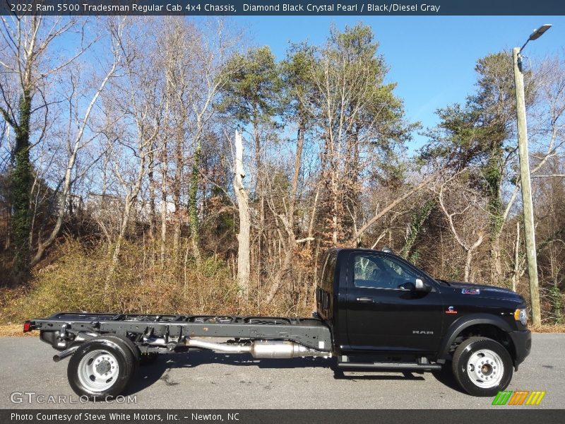 Diamond Black Crystal Pearl / Black/Diesel Gray 2022 Ram 5500 Tradesman Regular Cab 4x4 Chassis
