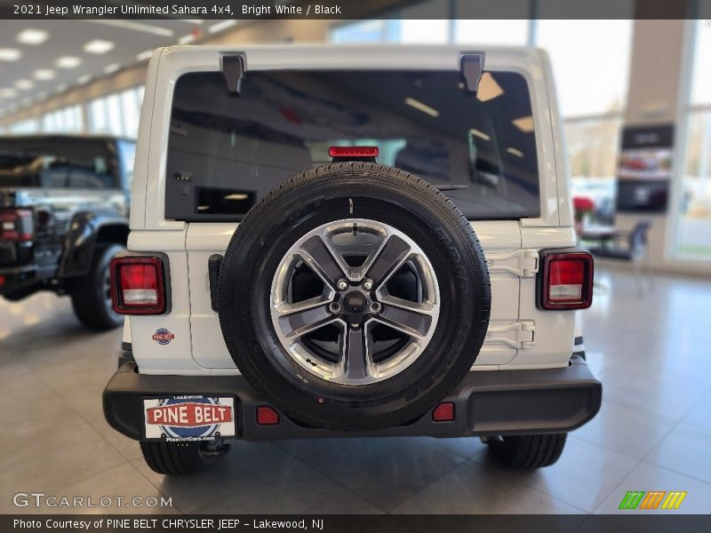 Bright White / Black 2021 Jeep Wrangler Unlimited Sahara 4x4