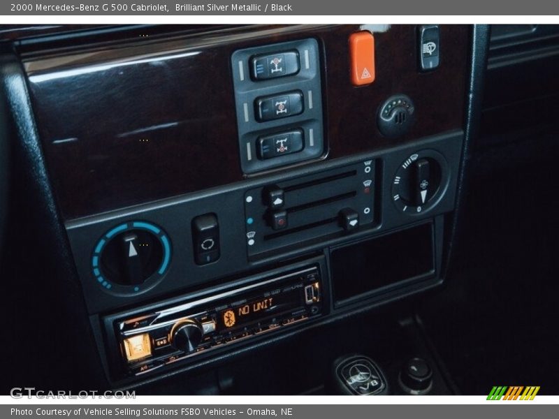 Controls of 2000 G 500 Cabriolet