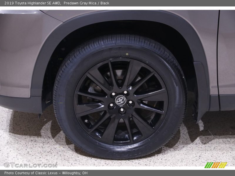 Predawn Gray Mica / Black 2019 Toyota Highlander SE AWD