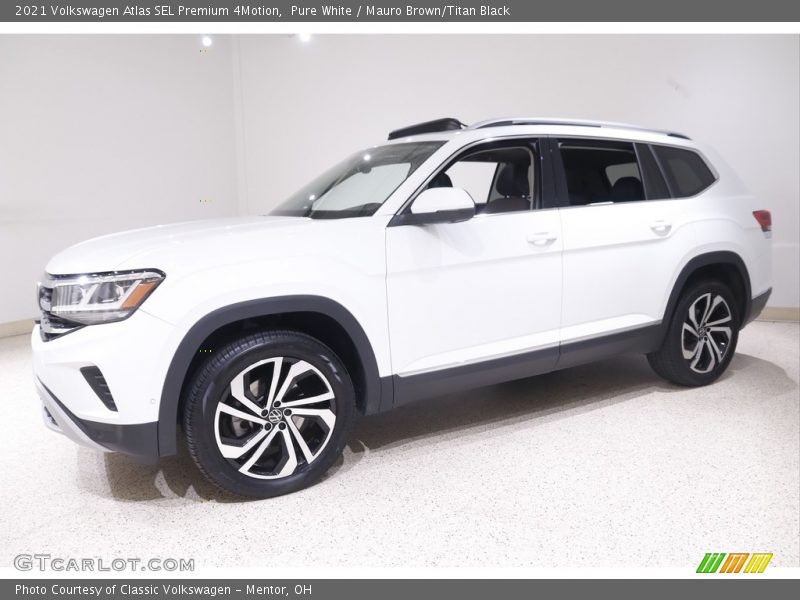 Front 3/4 View of 2021 Atlas SEL Premium 4Motion