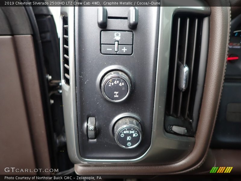 Graphite Metallic / Cocoa/­Dune 2019 Chevrolet Silverado 2500HD LTZ Crew Cab 4WD