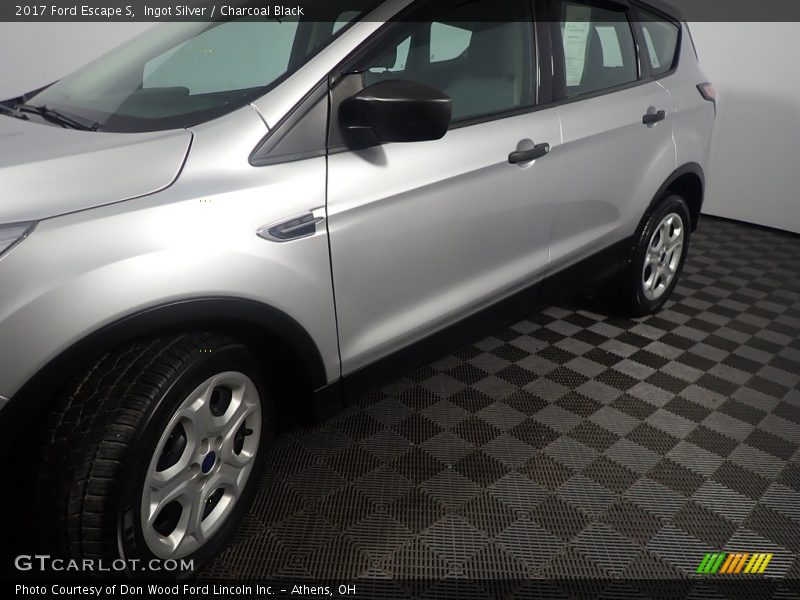 Ingot Silver / Charcoal Black 2017 Ford Escape S