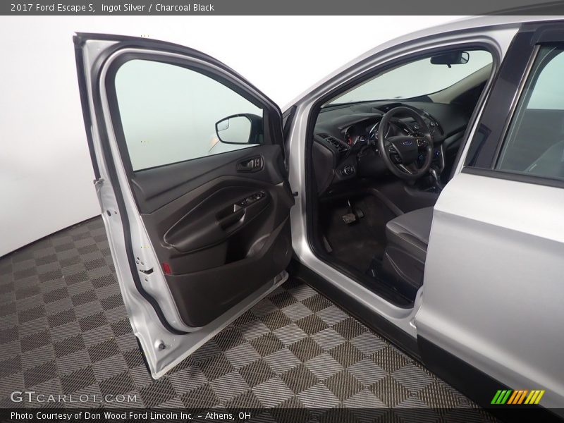 Ingot Silver / Charcoal Black 2017 Ford Escape S