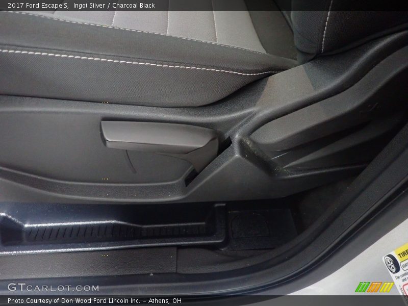 Ingot Silver / Charcoal Black 2017 Ford Escape S