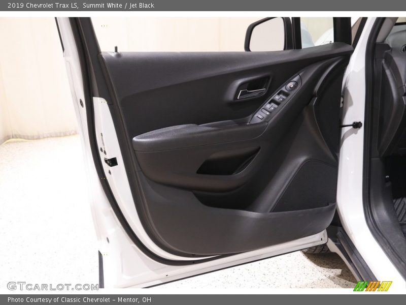 Summit White / Jet Black 2019 Chevrolet Trax LS
