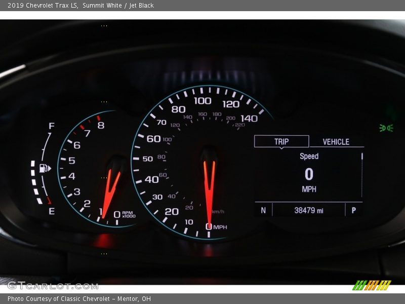 Summit White / Jet Black 2019 Chevrolet Trax LS