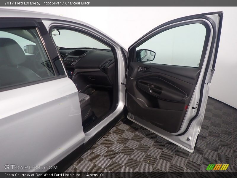 Ingot Silver / Charcoal Black 2017 Ford Escape S