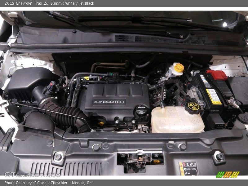 Summit White / Jet Black 2019 Chevrolet Trax LS