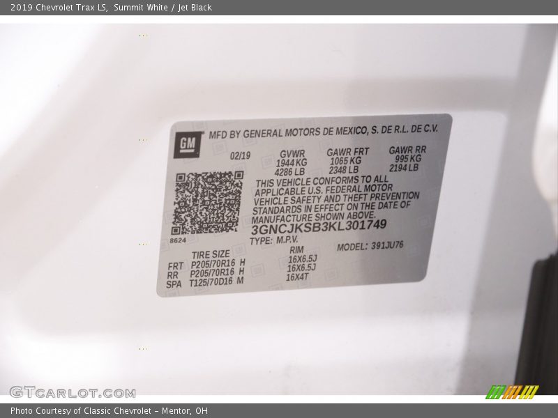 Summit White / Jet Black 2019 Chevrolet Trax LS